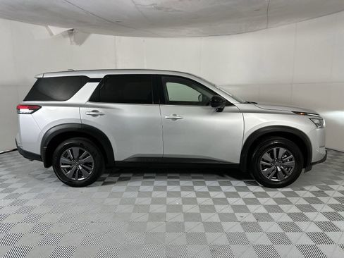 Used 2024 Nissan Pathfinder S FWD image 9