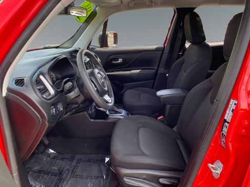 Used 2023 Jeep Renegade Latitude AWD/4WD image 9