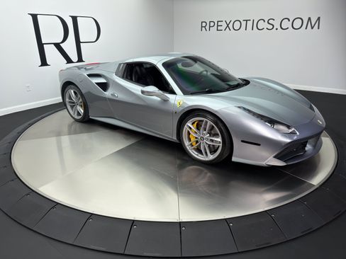Used 2017 Ferrari 488 Spider RWD image 11