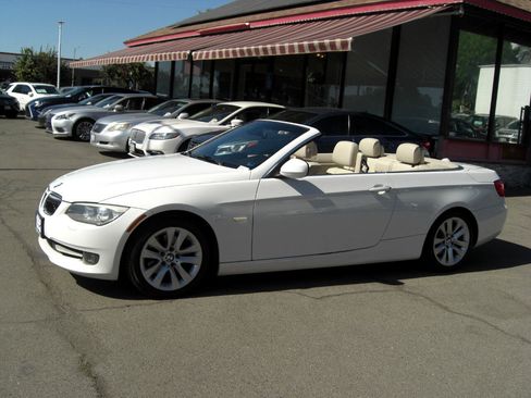 Used 2012 BMW 328i Convertible image 3