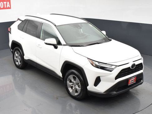 Used 2025 Toyota RAV4 XLE AWD/4WD image 21