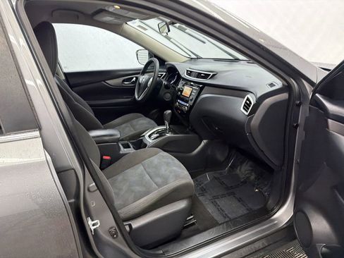 Used 2016 Nissan Rogue SV FWD image 14