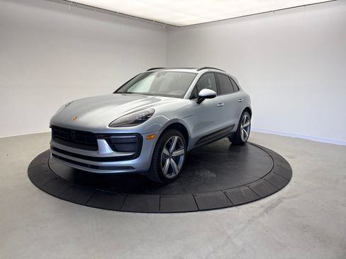 Used 2023 Porsche Macan AWD/4WD image 1