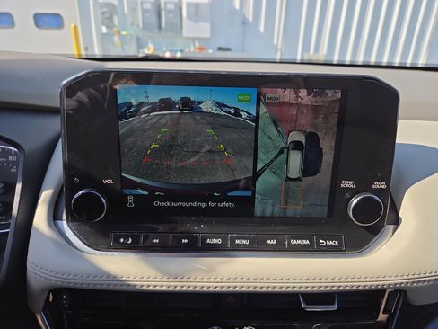 Used 2023 Nissan Rogue SL w/ SL Premium Package image 15