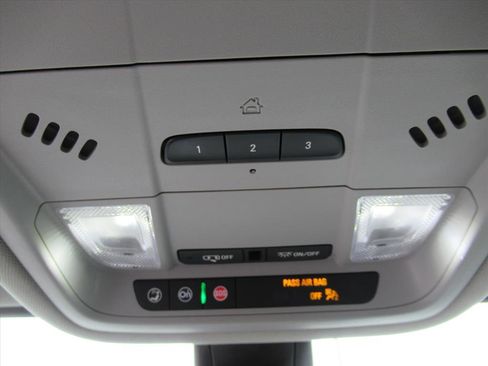 Used 2023 GMC Acadia SLT image 29