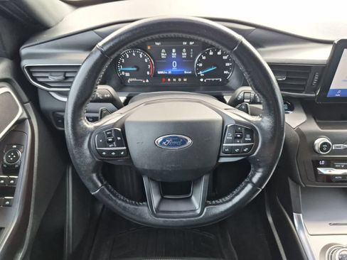 Used 2020 Ford Explorer XLT w/ Equipment Group 202A AWD/4WD image 22