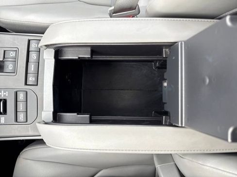 Used 2022 Toyota Highlander XLE image 31