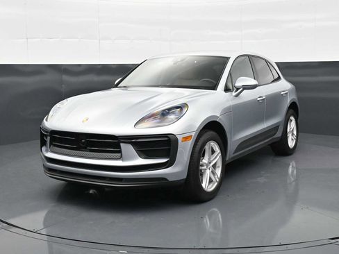 Certified 2025 Porsche Macan AWD/4WD image 1
