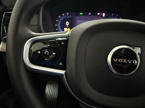 Used 2025 Volvo XC90 B6 Plus image 16