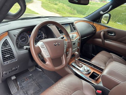 Used 2017 INFINITI QX80 Limited w/ All Season Package image 18