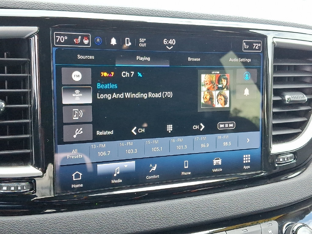 Used 2024 Chrysler Pacifica Touring-L FWD image 18