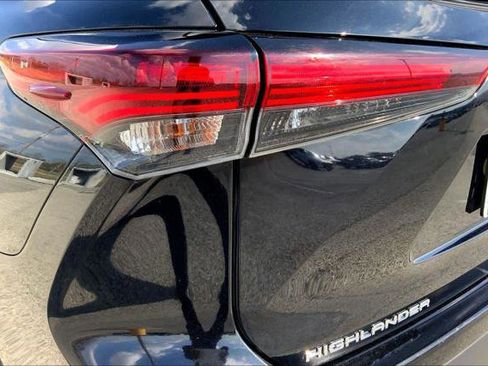 Certified 2024 Toyota Highlander LE image 28