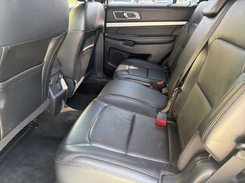 Used 2017 Ford Explorer XLT w/ Equipment Group 202A image 10