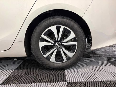 Used 2017 Toyota Prius Prime Premium image 26