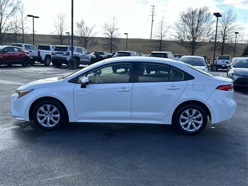 Used 2025 Toyota Corolla LE image 7