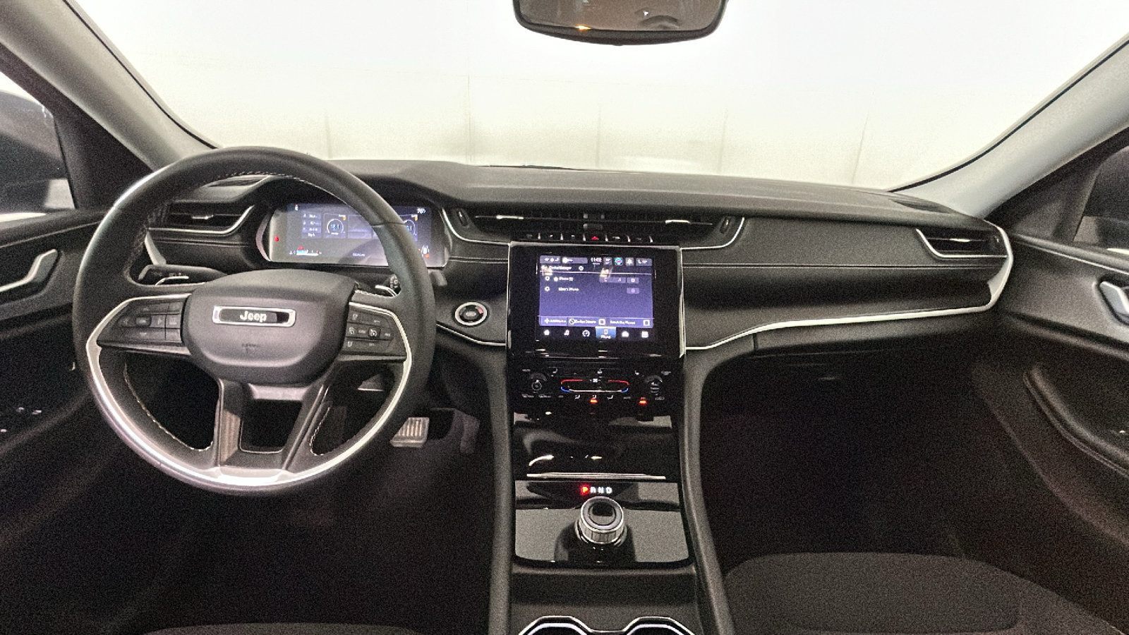 Used 2023 Jeep Grand Cherokee Laredo w/ Luxury Tech Group I AWD/4WD image 32