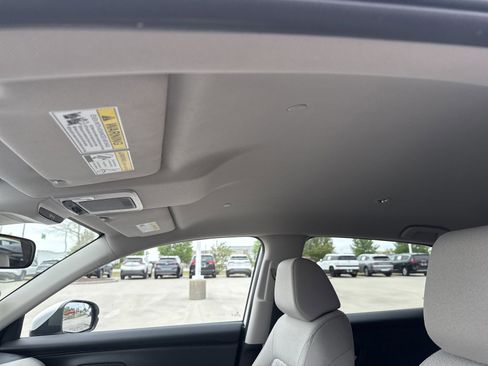 Used 2026 Honda HR-V LX image 12