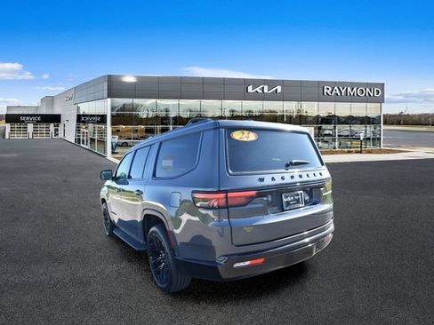 Used 2024 Jeep Wagoneer Series II AWD/4WD image 5
