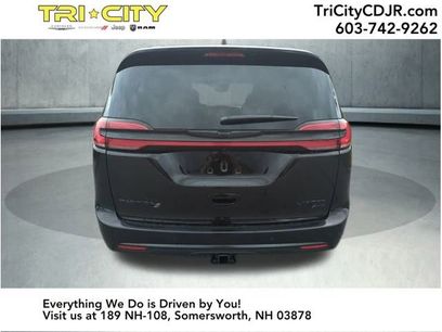 New 2026 Chrysler Pacifica Limited w/ S Appearance Package