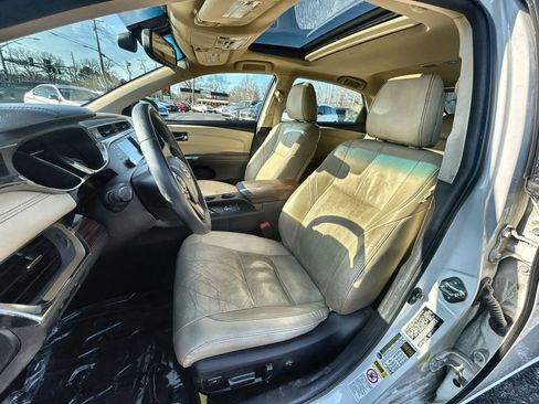 Used 2014 Toyota Avalon Limited w/ Technology Package FWD image 13