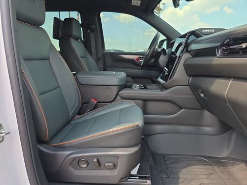 Used 2026 GMC Yukon AT4 w/ AT4 Premium Plus Package AWD/4WD image 17
