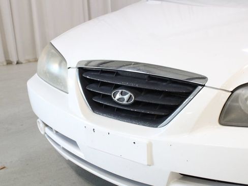 Used 2004 Hyundai Elantra GLS FWD image 28