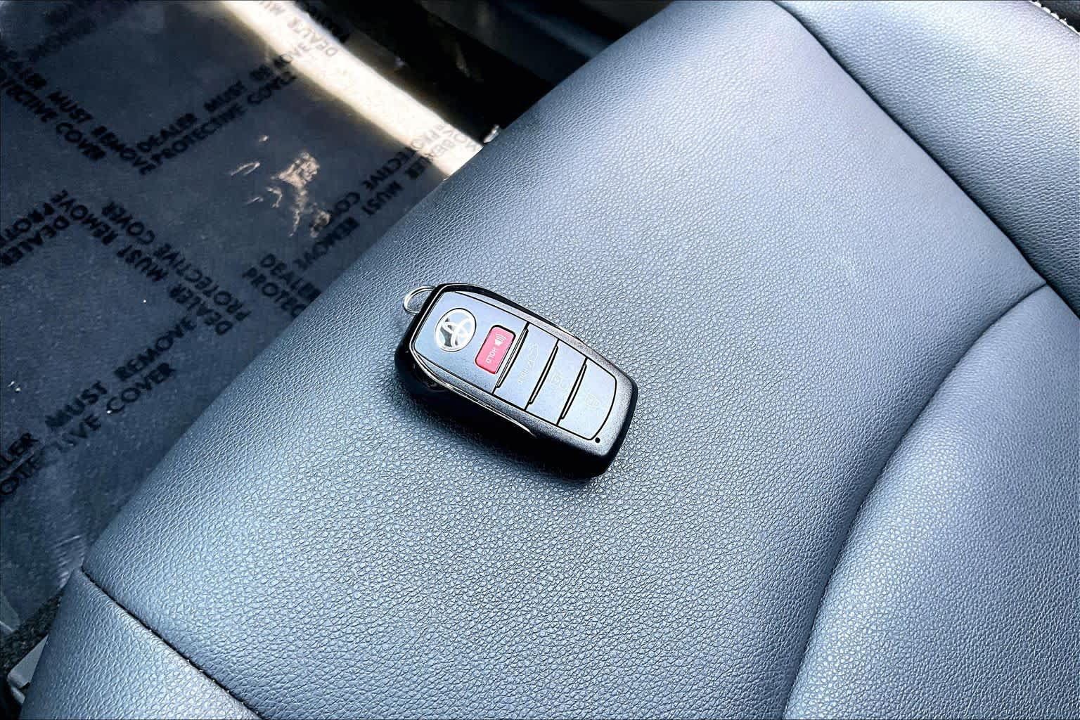 Used 2023 Toyota Corolla Cross XLE w/ Convenience Package AWD/4WD image 15