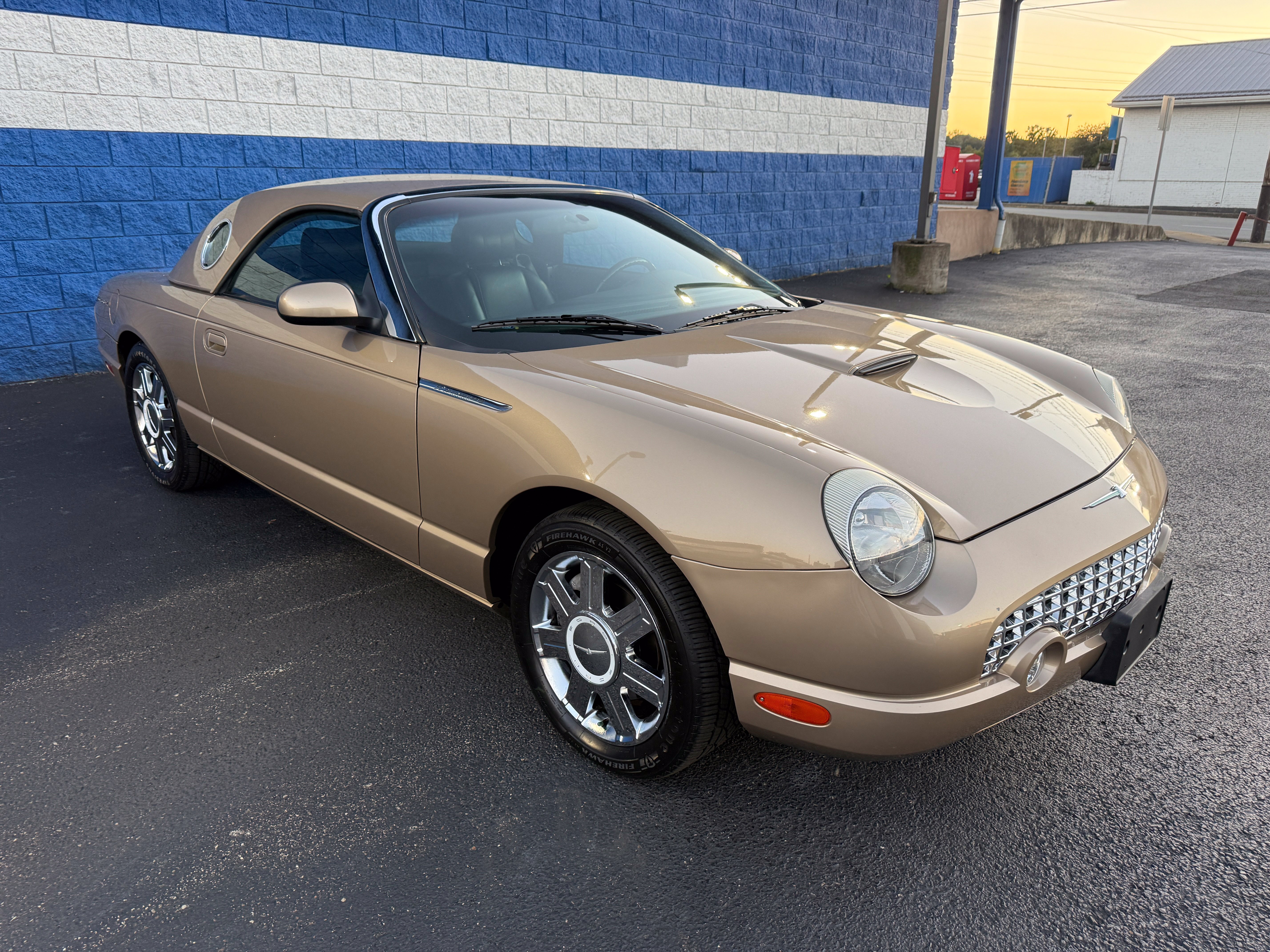 Used 2005 Ford Thunderbird RWD image 3