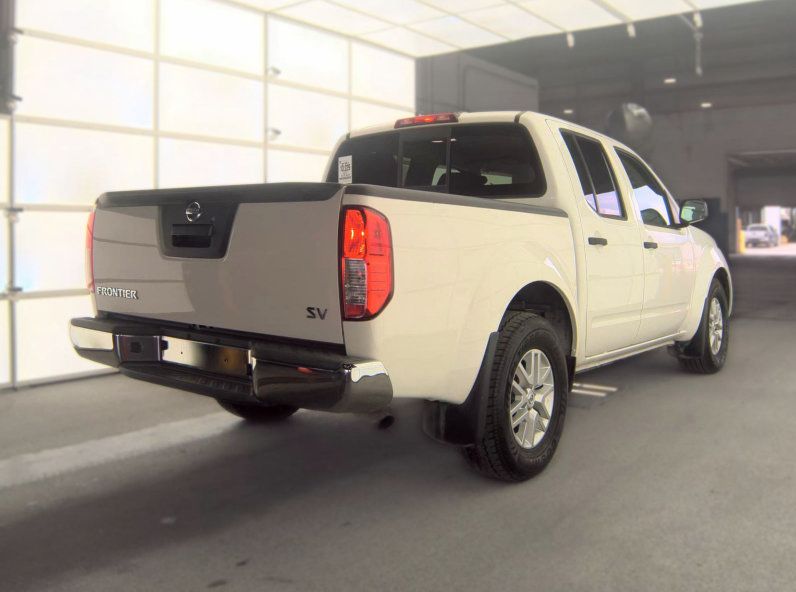 Used 2021 Nissan Frontier SV RWD image 2