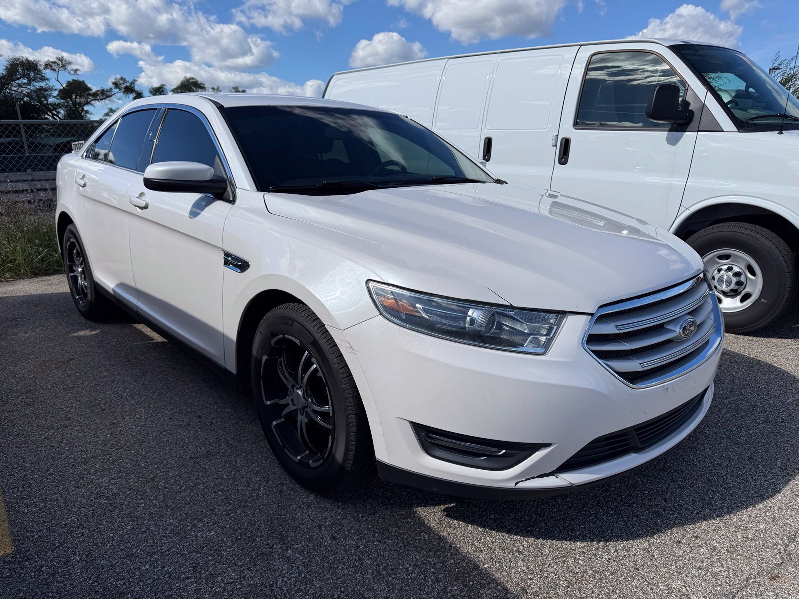 Used 2018 Ford Taurus SEL w/ Equipment Group 201A AWD/4WD image 1