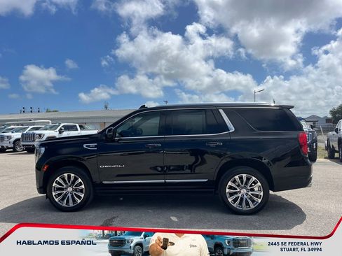 Used 2021 GMC Yukon Denali w/ Denali Premium Package image 4