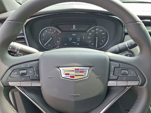 New 2025 Cadillac XT6 Luxury image 38