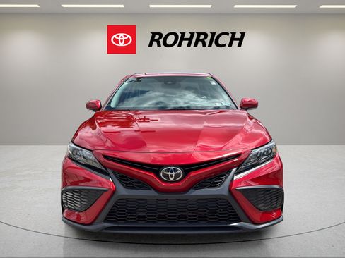 Used 2021 Toyota Camry SE w/ Convenience Package AWD/4WD image 2