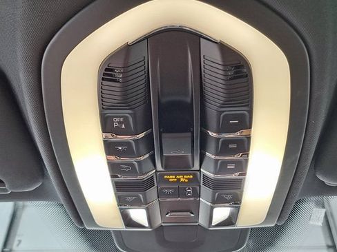 Used 2016 Porsche Cayenne AWD/4WD image 21