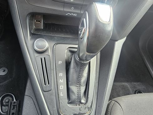 Used 2016 Ford Focus SE w/ Reverse Sensing Package image 28
