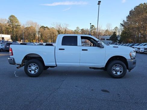 Used 2024 RAM 2500 Tradesman w/ Chrome Appearance Group image 10