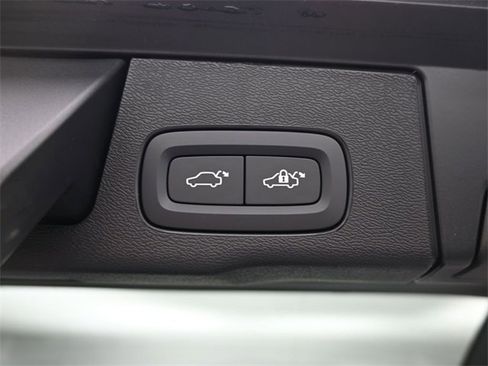 New 2026 Volvo XC60 B5 Core w/ Climate Package image 28