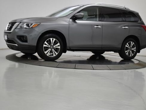 Used 2017 Nissan Pathfinder SV AWD/4WD image 16
