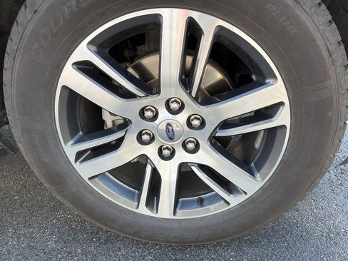 Used 2023 Ford Expedition Limited AWD/4WD image 7