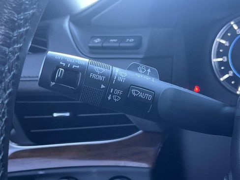 Used 2017 Cadillac Escalade Luxury image 34