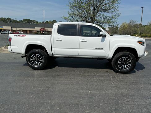 Used 2020 Toyota Tacoma TRD Sport image 6