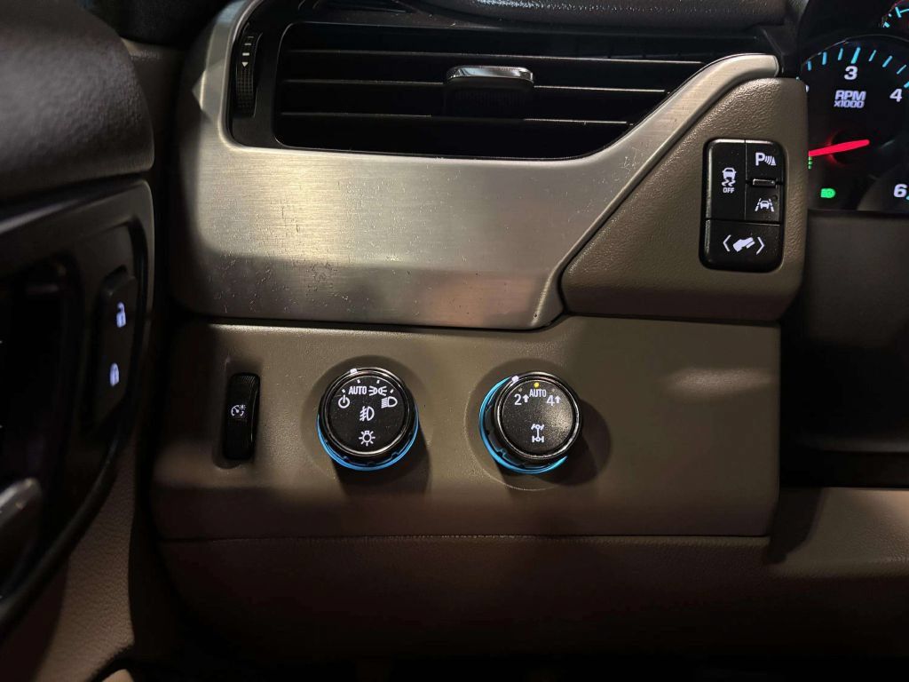 Used 2018 GMC Yukon SLT w/ Premium Edition AWD/4WD image 44