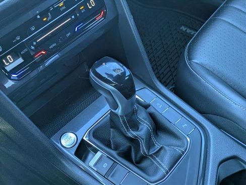 Used 2022 Volkswagen Tiguan SE R-Line image 12