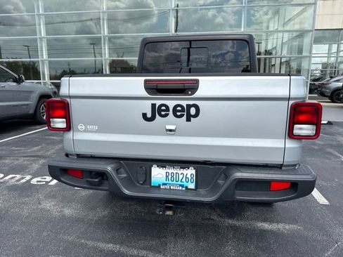 Used 2023 Jeep Gladiator Sport AWD/4WD image 6