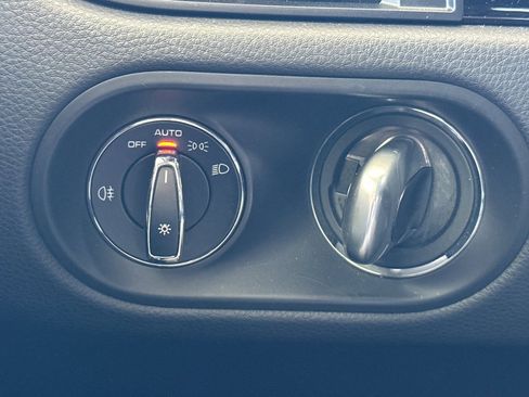 Certified 2023 Porsche Macan AWD/4WD image 23