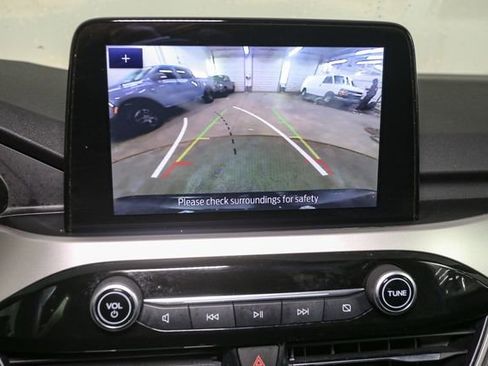 Used 2020 Ford Escape SE image 23