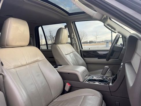Used 2015 Lincoln Navigator L 4WD image 21