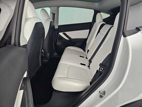 Used 2022 Tesla Model Y Long Range image 16