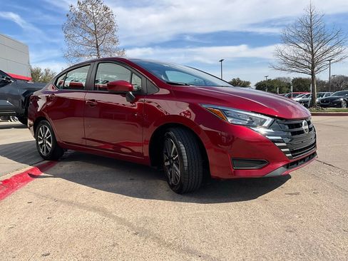 Used 2025 Nissan Versa SV image 4