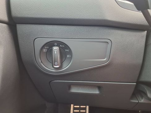 Used 2019 Volkswagen Tiguan S FWD image 46